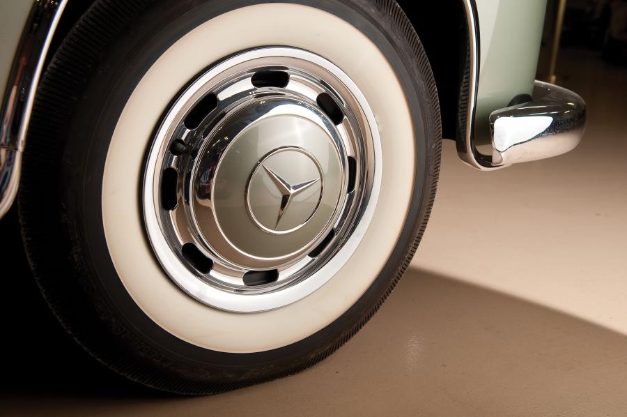  Mercedes-Benz 220 SE Cabriolet 1960 года  (фото 9 из 20)